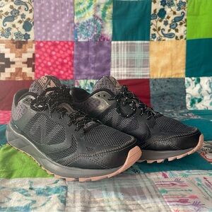 NEW BALANCE 590 AT Trail Running Shoes Black Peach Women's size 9.5